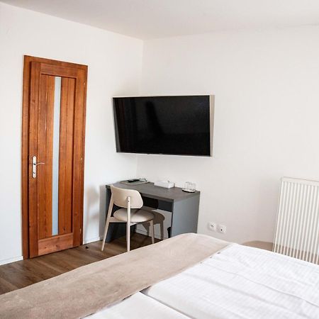 Hotel Sharingham Брно Екстер'єр фото