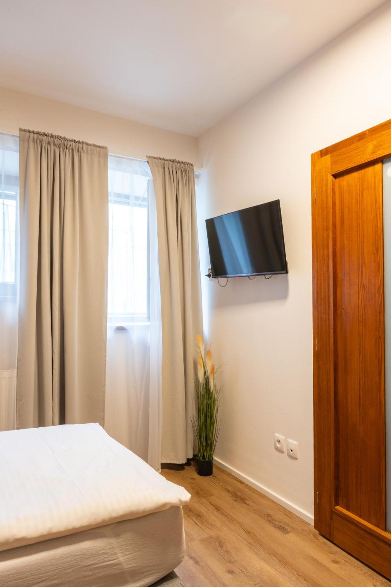 Hotel Sharingham Брно Екстер'єр фото