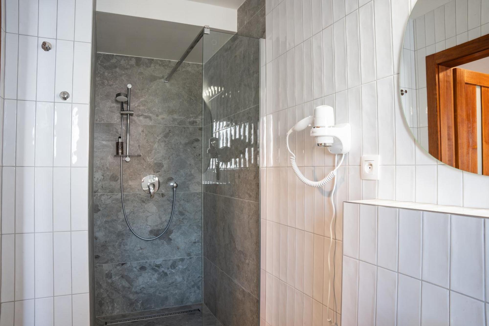 Hotel Sharingham Брно Екстер'єр фото