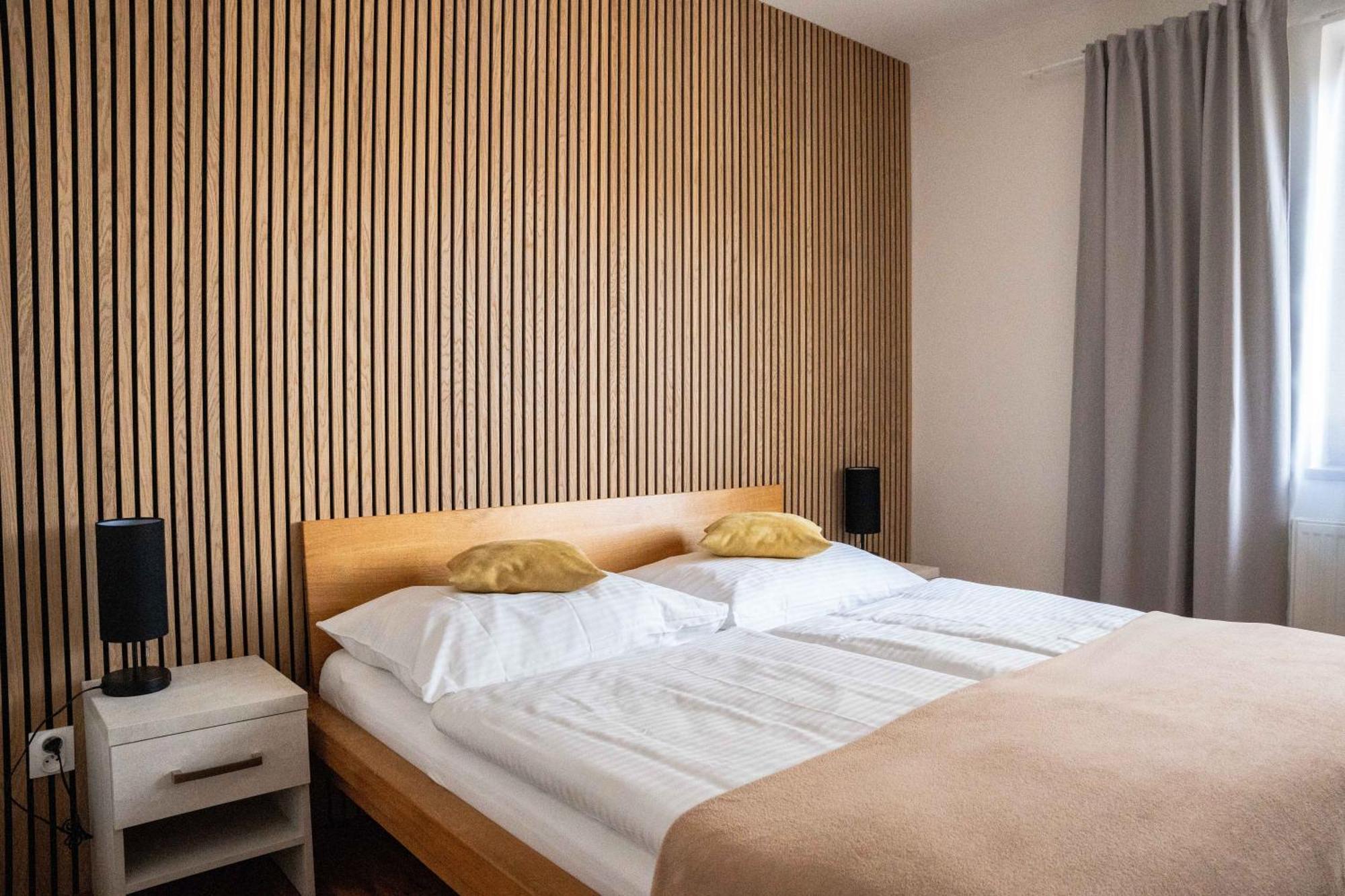 Hotel Sharingham Брно Екстер'єр фото