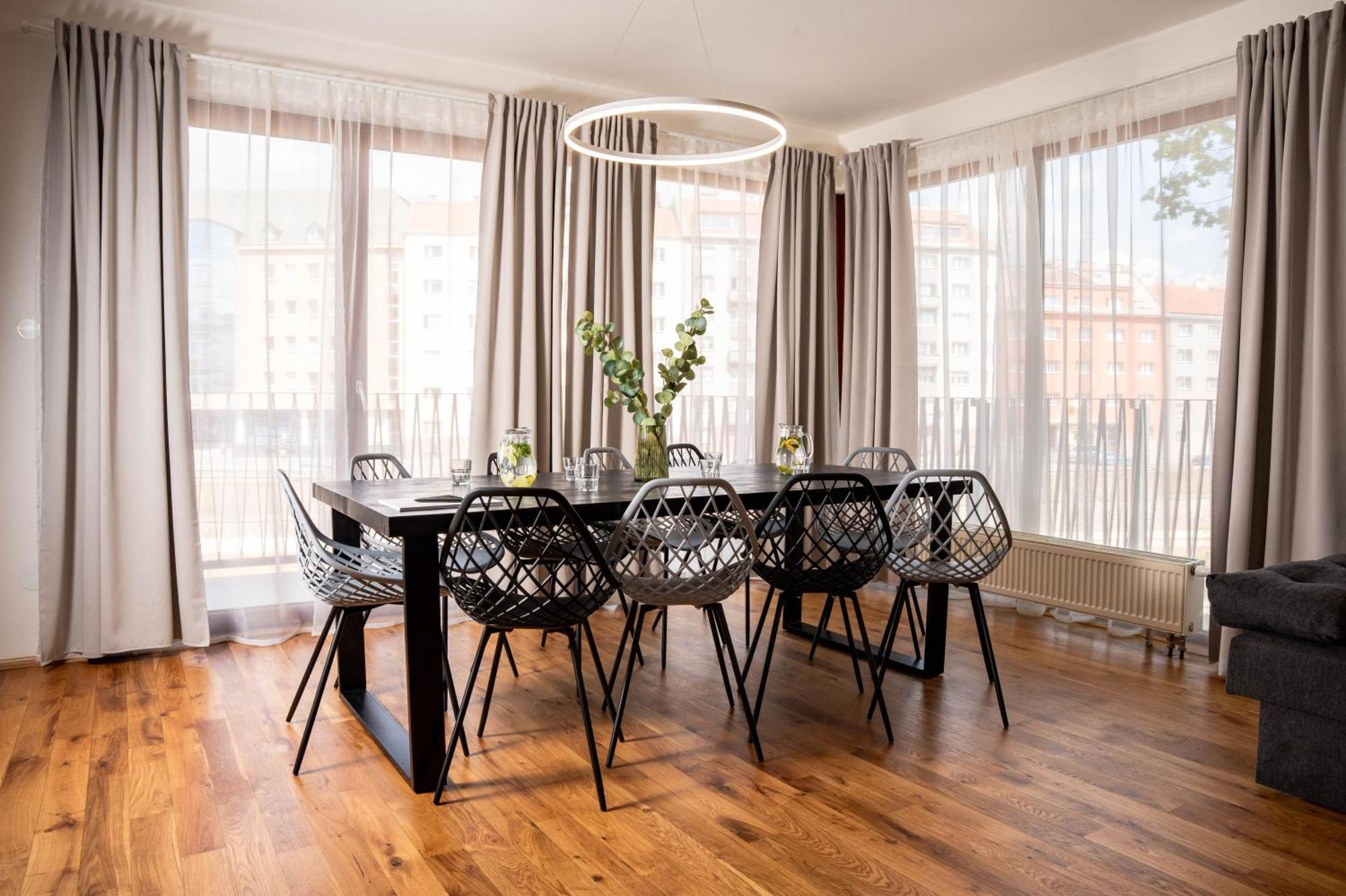 Hotel Sharingham Брно Екстер'єр фото