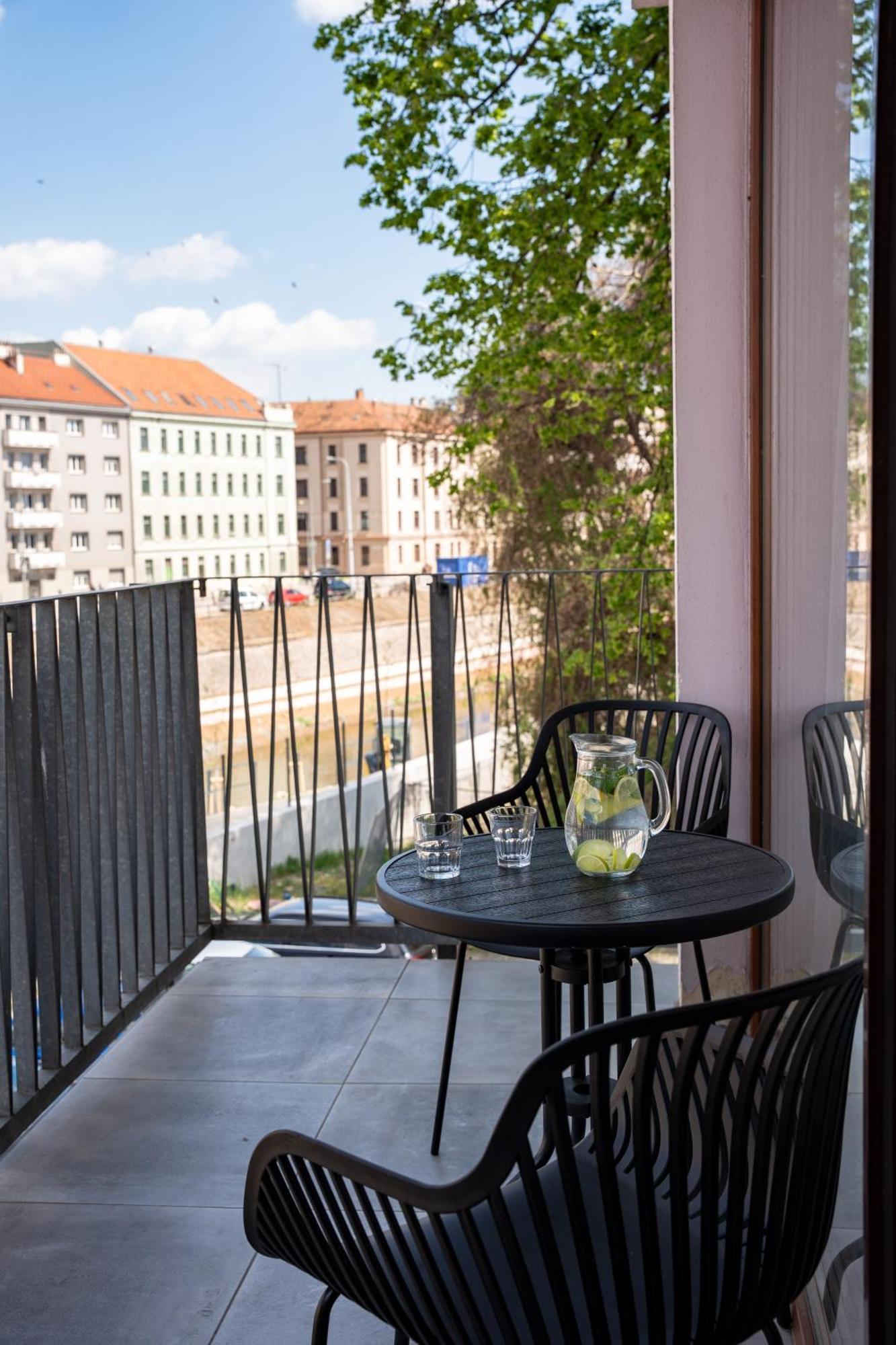 Hotel Sharingham Брно Екстер'єр фото