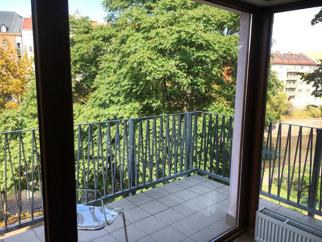 Hotel Sharingham Брно Екстер'єр фото